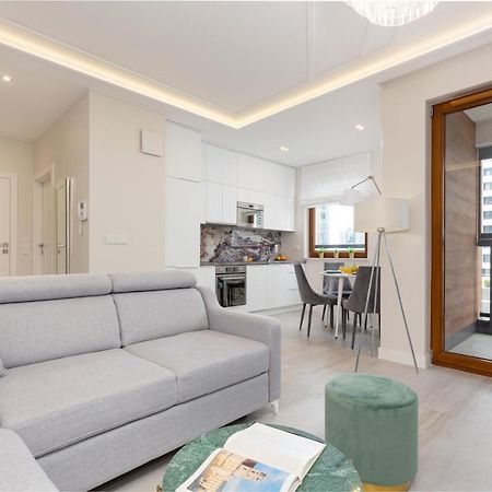City Center Apartments Grzybowska With Parking By Noclegi Renters Warszawa Zewnętrze zdjęcie
