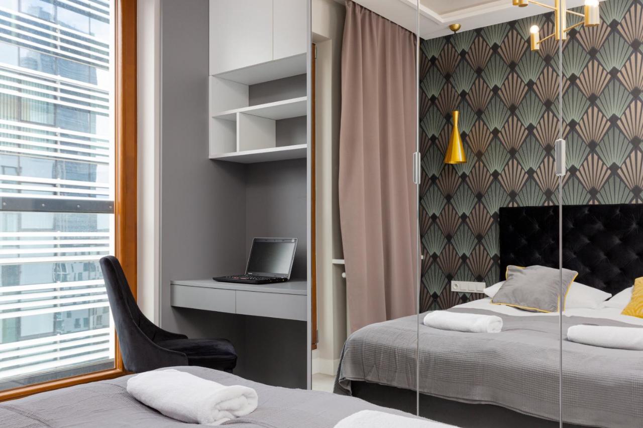 City Center Apartments Grzybowska With Parking By Noclegi Renters Warszawa Zewnętrze zdjęcie