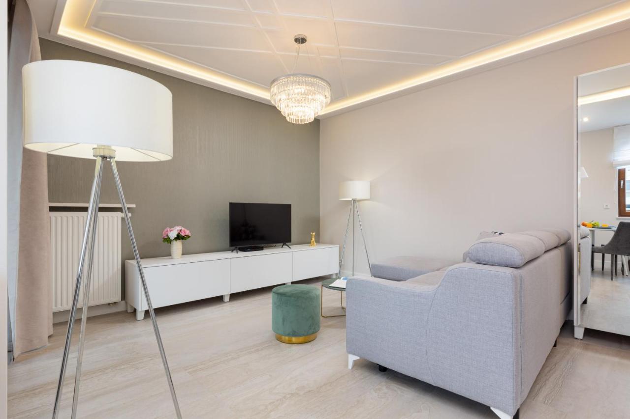 City Center Apartments Grzybowska With Parking By Noclegi Renters Warszawa Zewnętrze zdjęcie