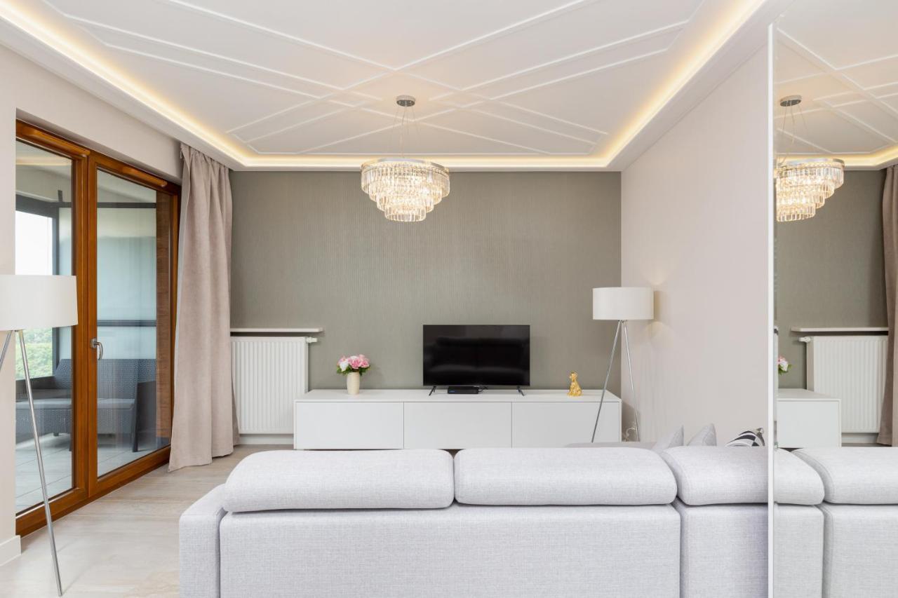 City Center Apartments Grzybowska With Parking By Noclegi Renters Warszawa Zewnętrze zdjęcie