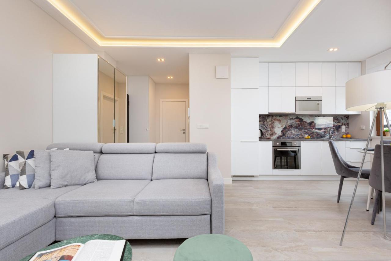 City Center Apartments Grzybowska With Parking By Noclegi Renters Warszawa Zewnętrze zdjęcie