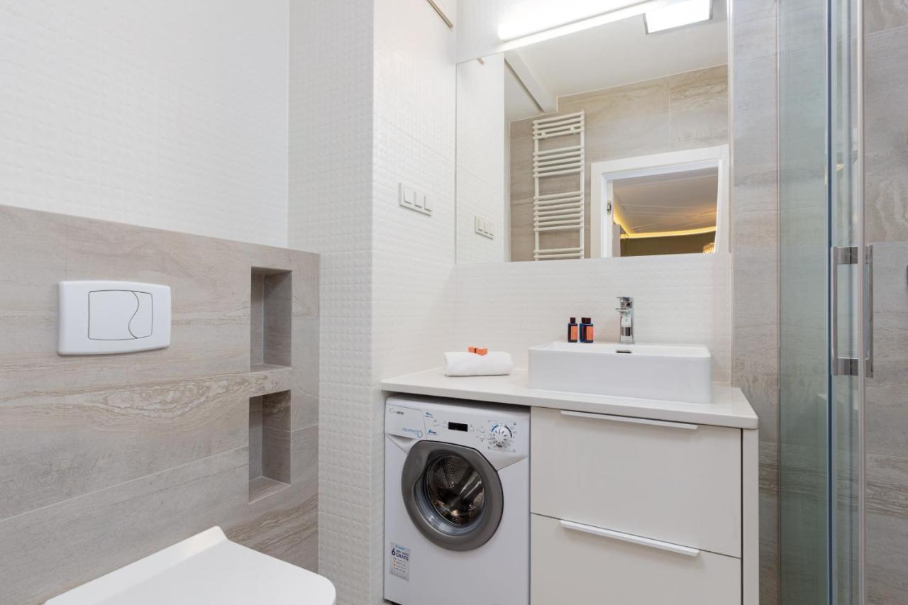 City Center Apartments Grzybowska With Parking By Noclegi Renters Warszawa Zewnętrze zdjęcie
