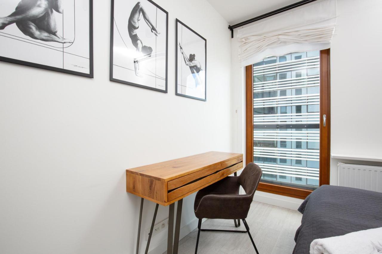 City Center Apartments Grzybowska With Parking By Noclegi Renters Warszawa Zewnętrze zdjęcie