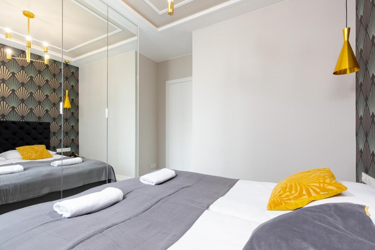City Center Apartments Grzybowska With Parking By Noclegi Renters Warszawa Zewnętrze zdjęcie