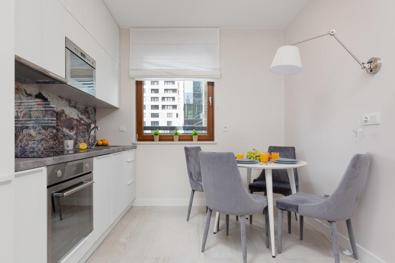 City Center Apartments Grzybowska With Parking By Noclegi Renters Warszawa Zewnętrze zdjęcie