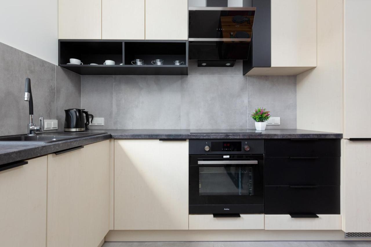 City Center Apartments Grzybowska With Parking By Noclegi Renters Warszawa Zewnętrze zdjęcie