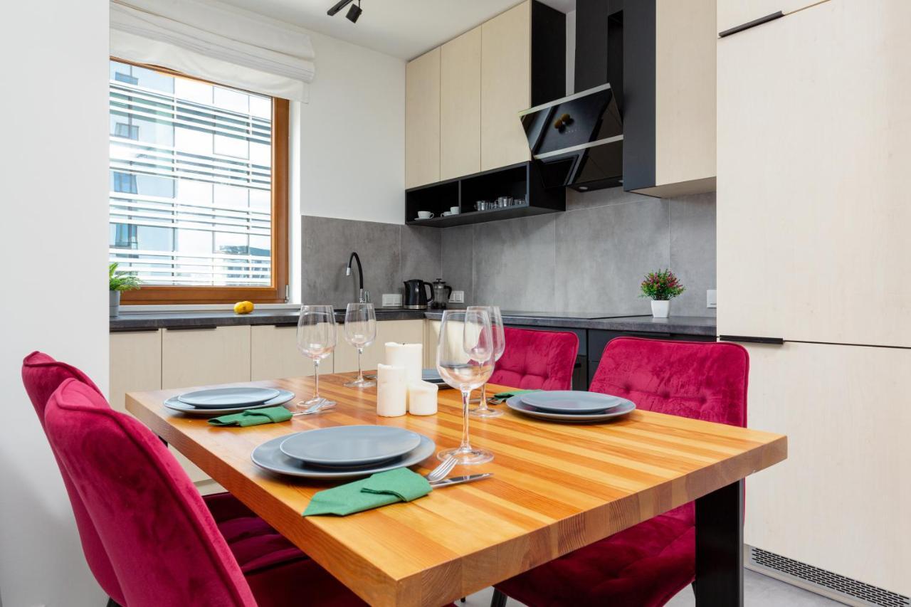 City Center Apartments Grzybowska With Parking By Noclegi Renters Warszawa Zewnętrze zdjęcie