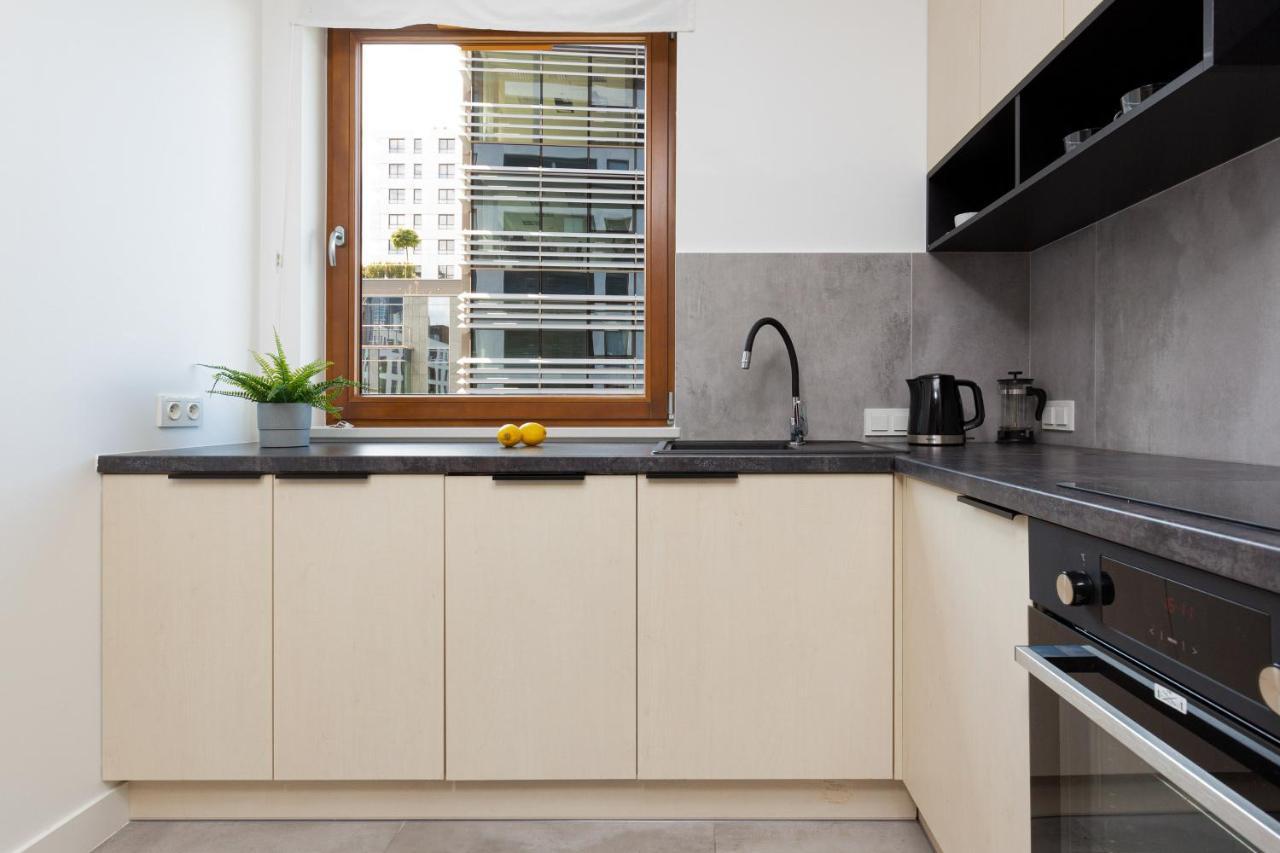City Center Apartments Grzybowska With Parking By Noclegi Renters Warszawa Zewnętrze zdjęcie