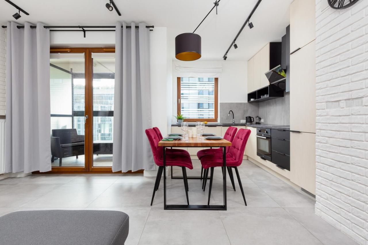 City Center Apartments Grzybowska With Parking By Noclegi Renters Warszawa Zewnętrze zdjęcie