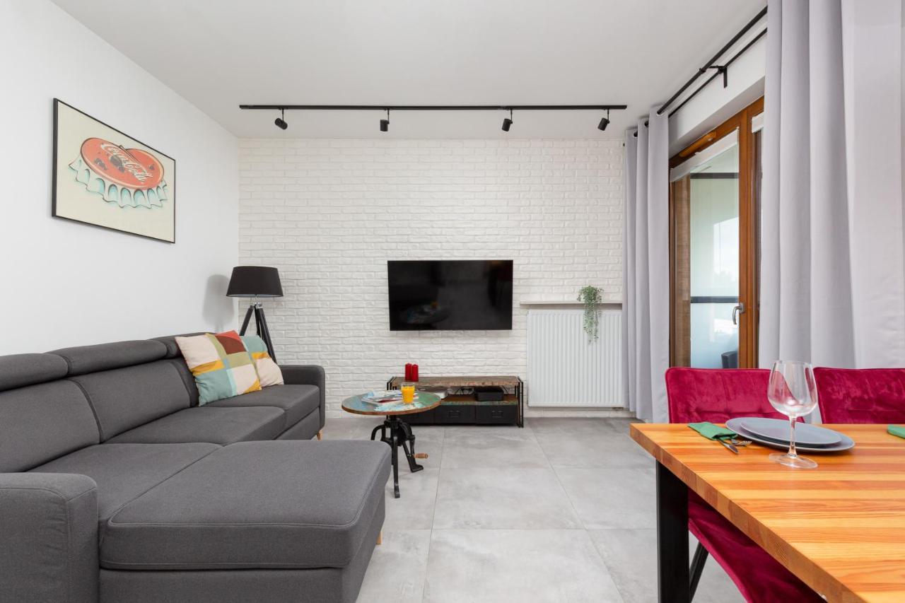 City Center Apartments Grzybowska With Parking By Noclegi Renters Warszawa Zewnętrze zdjęcie